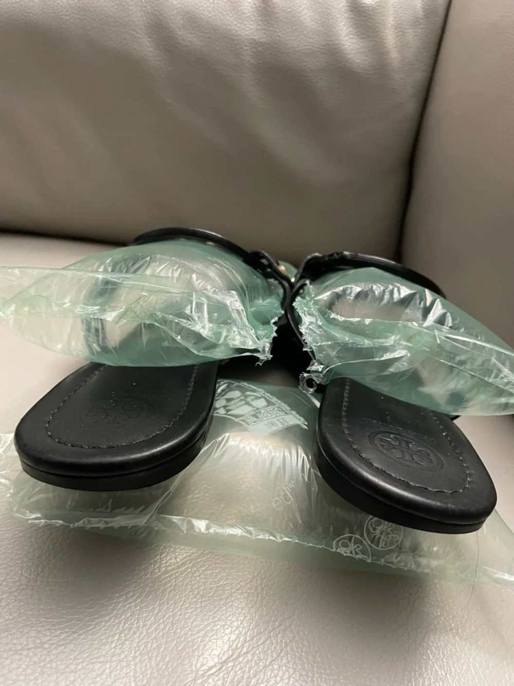 Tory Burch Black Leather Logo Thong Sandals with Gold Studs Sz.9.5 - Picture 3 of 8